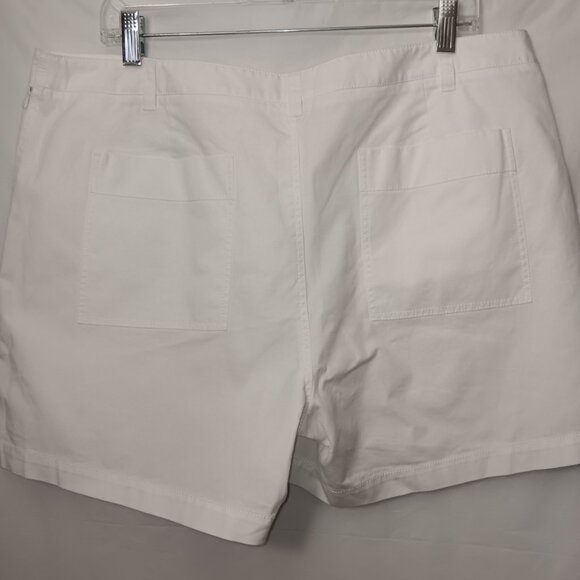 NORDSTROM SIGNATURE WHITE ON WHITE SHORTS - Picture 4 of 9